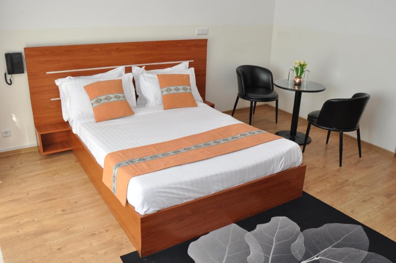 Hotel Sky Blue Mada Alasora Экстерьер фото