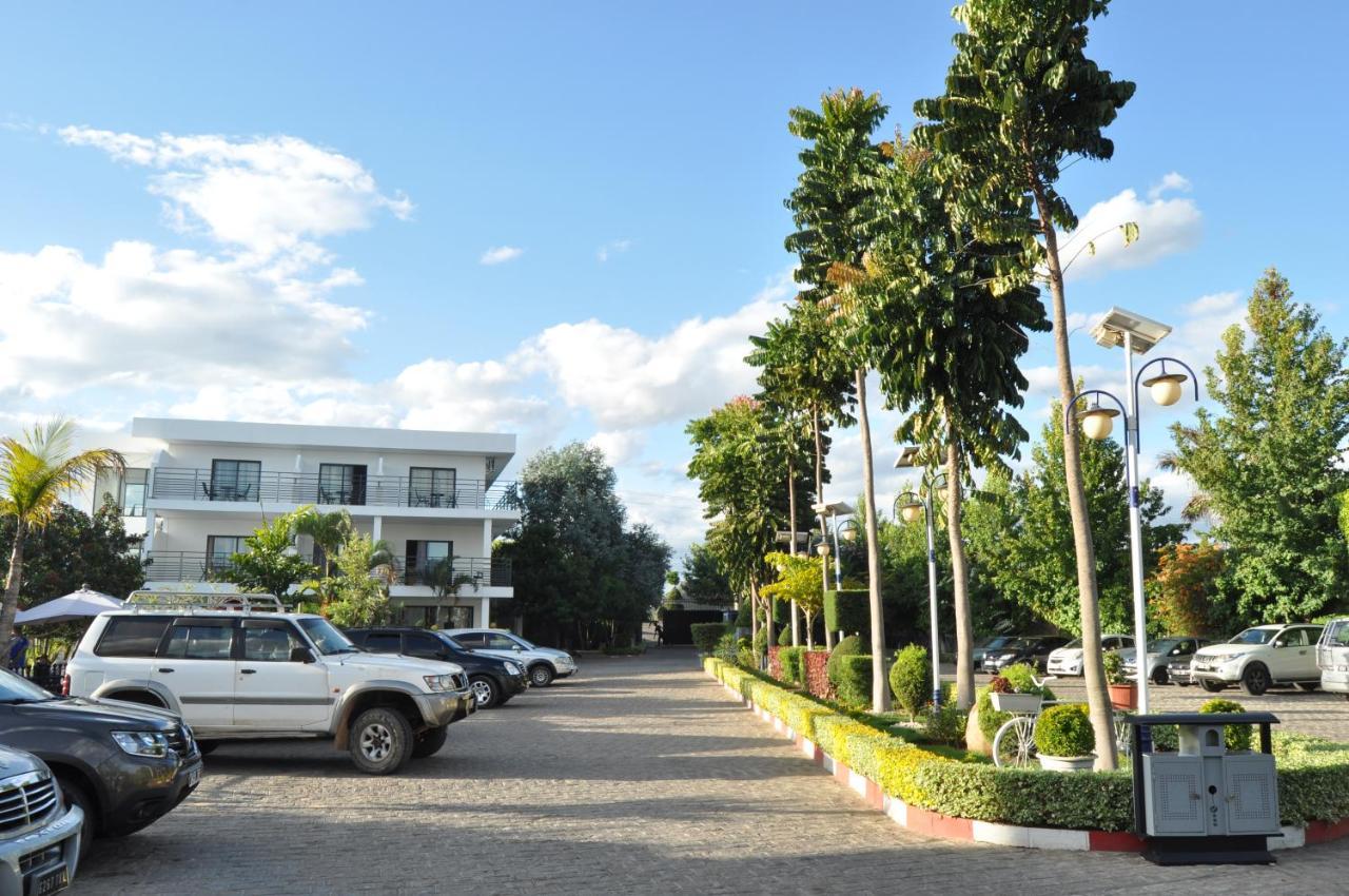 Hotel Sky Blue Mada Alasora Экстерьер фото