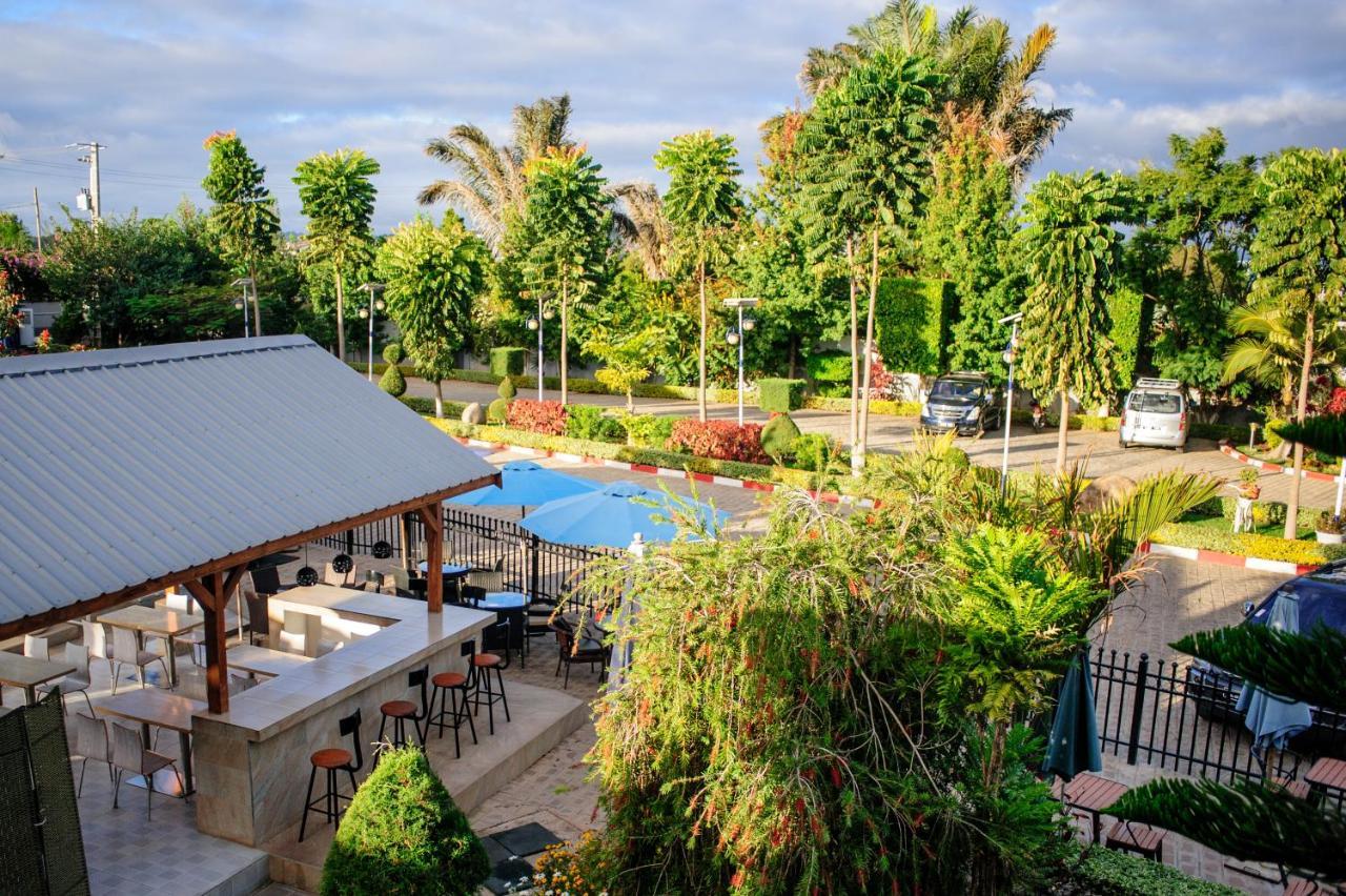 Hotel Sky Blue Mada Alasora Экстерьер фото